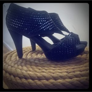 RALLY Black Studded Pumps.......